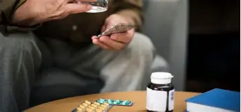 Resultado de imagem para O Preço Invisível do Alívio: Como o Uso Excessivo de Analgésicos para Enxaqueca Pode Danificar Seu Cérebro