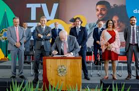 Lula assina decreto que implementa a TV 3.0 no Brasil