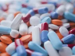 Resultado de imagem para Remédios comuns como ibuprofeno e paracetamol podem aumentar resistência de bactérias a antibióticos